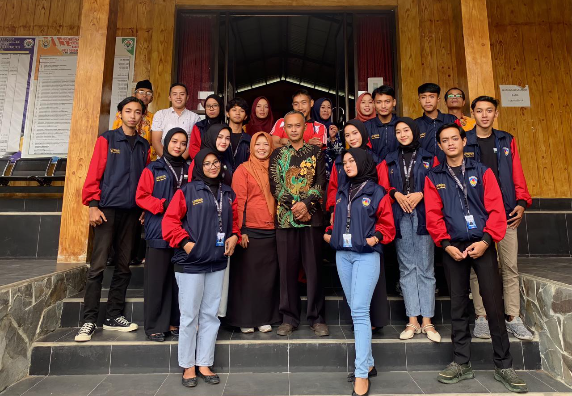 Penerjunan Mahasiswa Kuliah Kerja Nyata (KKN) Universitas PGRI Semarang di Desa Gondang